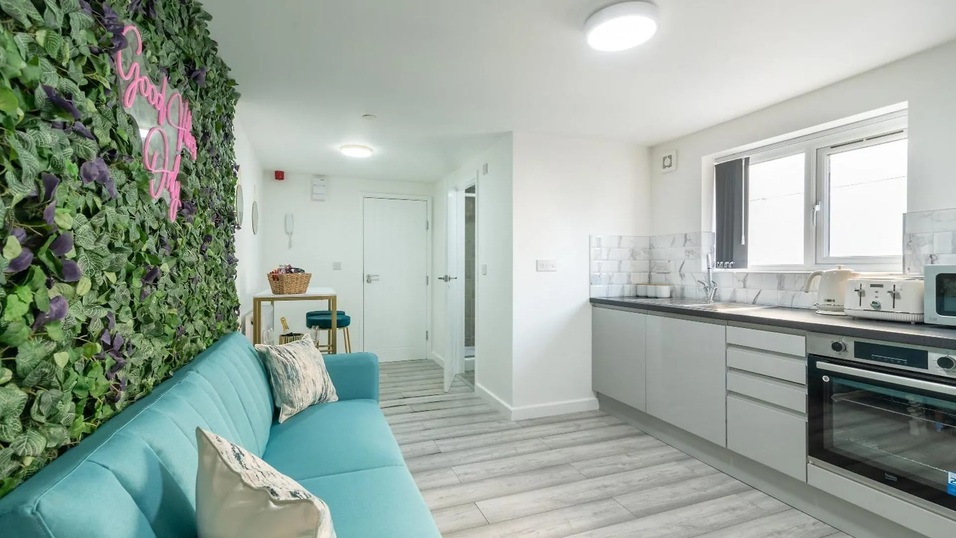 Modern & Spacious One Bedroom With Sofa Bed Cardiff United Kingdom