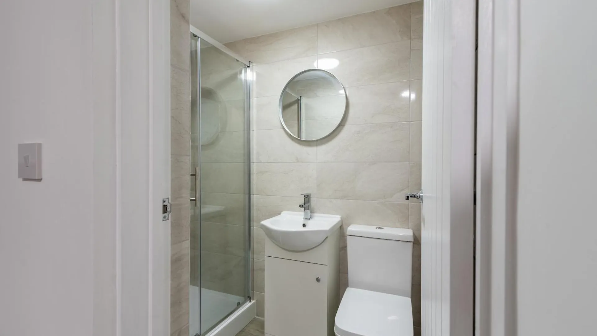 Apartment Modern & Spacious One Bedroom With Sofa Bed Cardiff